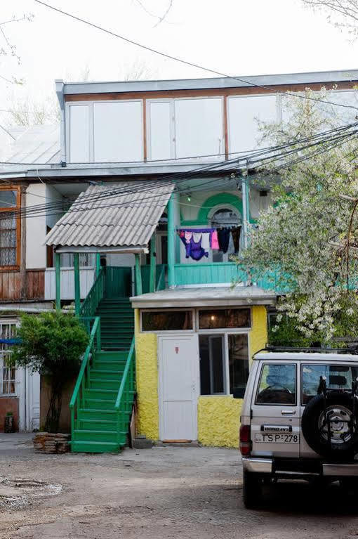 Green Stairs Guest House Tbilisi Ngoại thất bức ảnh